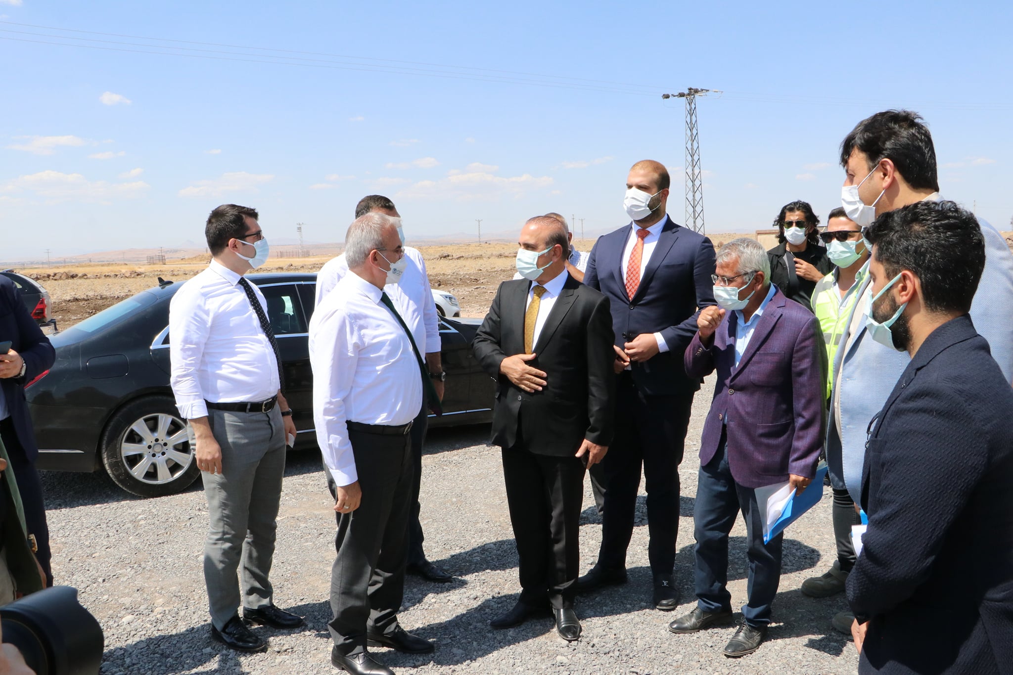 Müteşebbis Heyet Toplantısına başkanlık eden Vali Münir Karaloğlu, Diclem Yem, Mesut Madencilik, ARFEM Aluminyum fabrikalarını ziyaret etti.