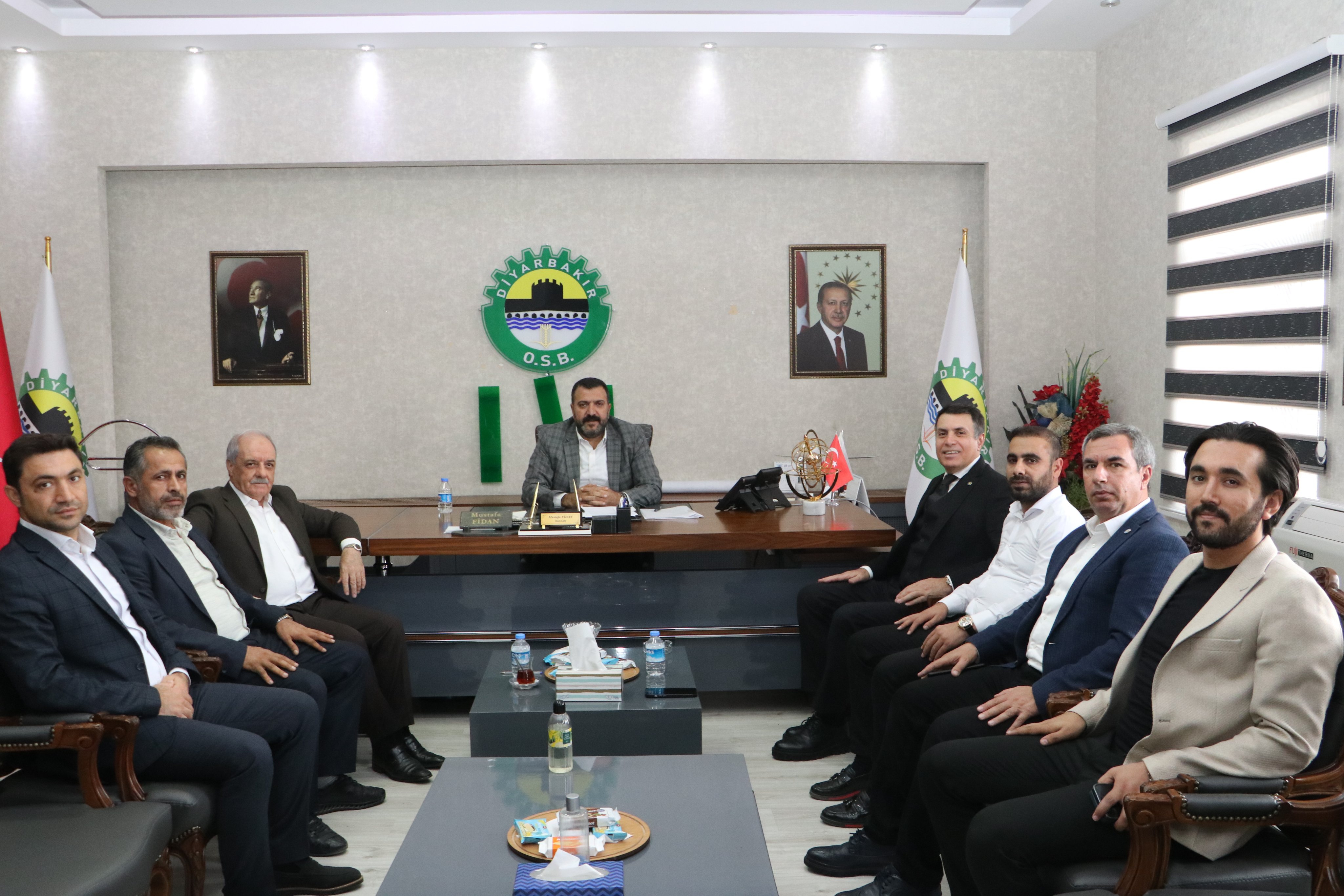 İYİ Parti Diyarbakır İl Başkanı Vejdi Ensarioğlu ve yönetimi, Diyarbakır Organize Sanayi Bölgesi Yönetim Kurulu nu ziyaret etti