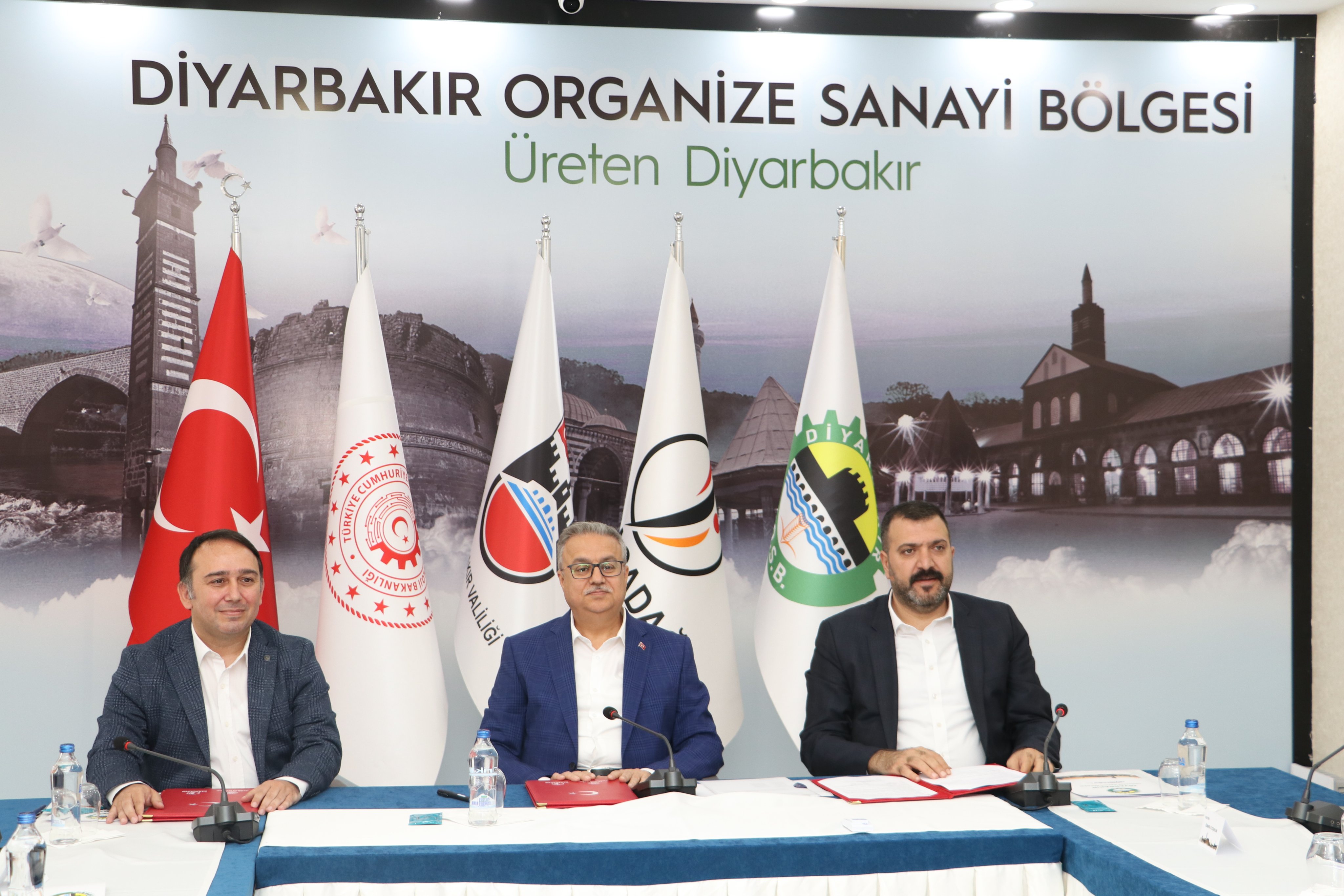Diyarbakır Organize Sanayi Bölgesi'nde 84 milyon TL'ye mal olacak 18 adet işlik projesinin  İmza töreni gerçekleşti.