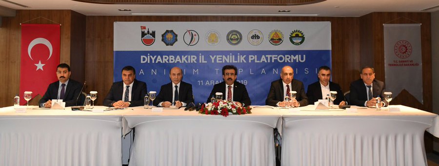 Diyarbakır Valisi ve Büyükşehir Belediye Başkan V. Sayın Hasan Basri Güzeloğlu İl Yenilik Platformu’nu tanıttı.